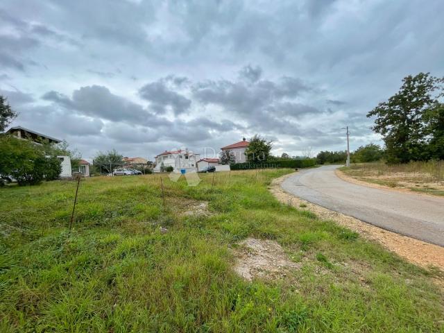 FAMILY LAND IN POREČ 849 m²