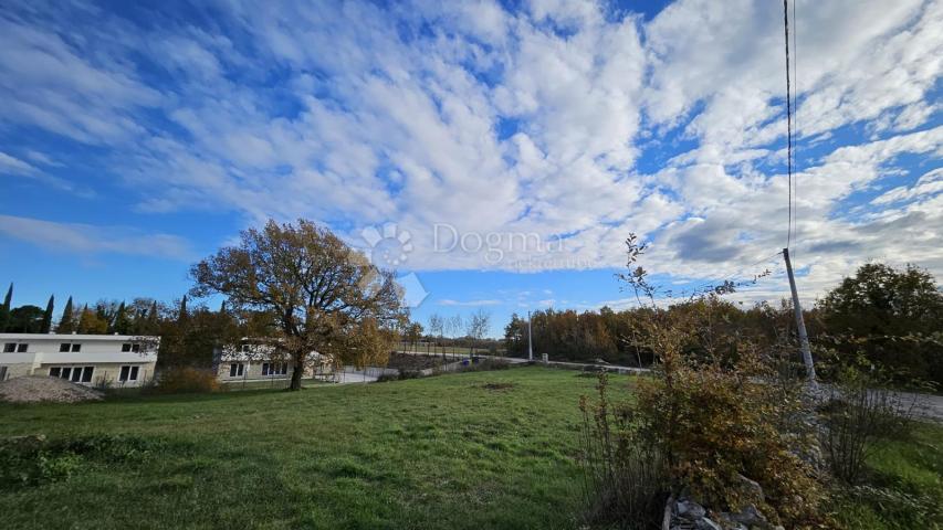 Land Juršići, Svetvinčenat, 980m2