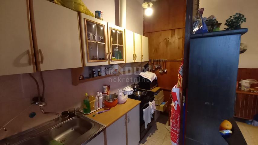  ISTRA, PULA Stan za adaptaciju idealan za više apartmana u blizini Arene!