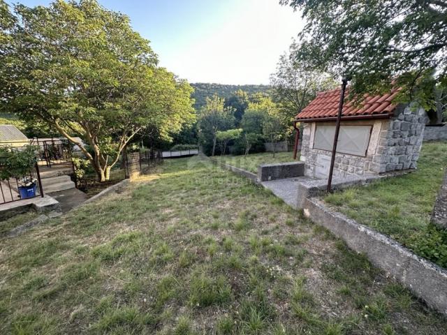 NOVI VINODOLSKI, ZALEĖE, house with great potential, OPPORTUNITY