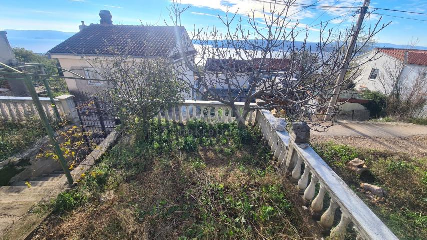 CRIKVENICA, Apartmenthaus voller Potenzial, Aussicht, Garten