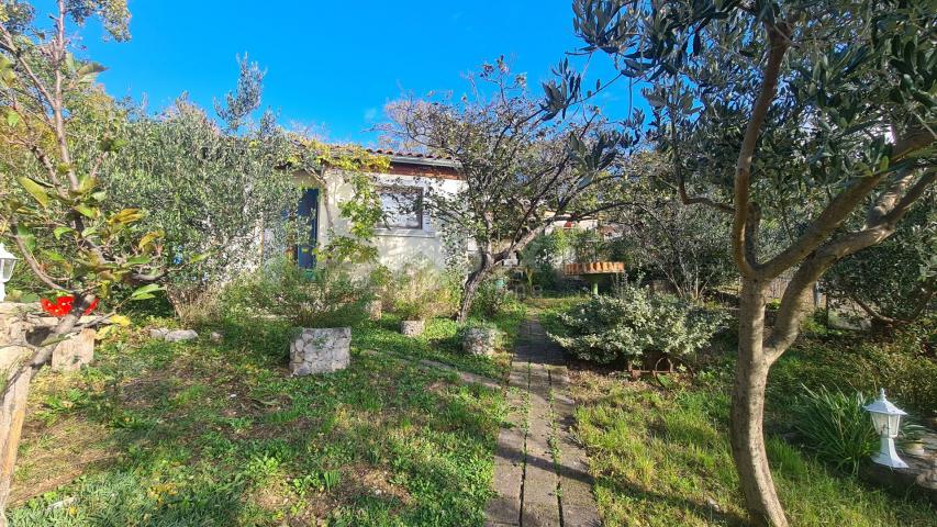 CRIKVENICA, Apartmenthaus voller Potenzial, Aussicht, Garten