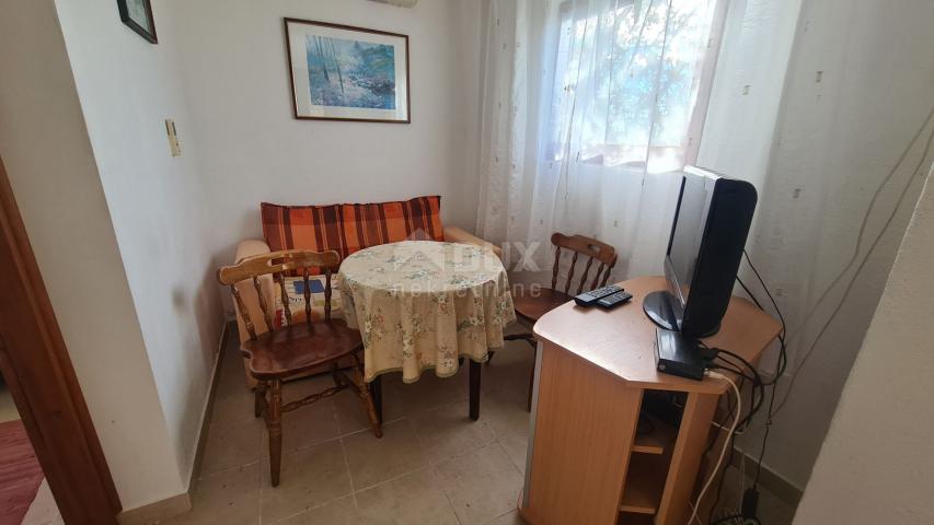 CRIKVENICA, Apartmenthaus voller Potenzial, Aussicht, Garten