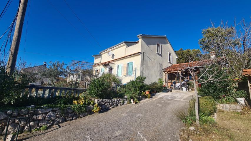 CRIKVENICA, Apartmenthaus voller Potenzial, Aussicht, Garten