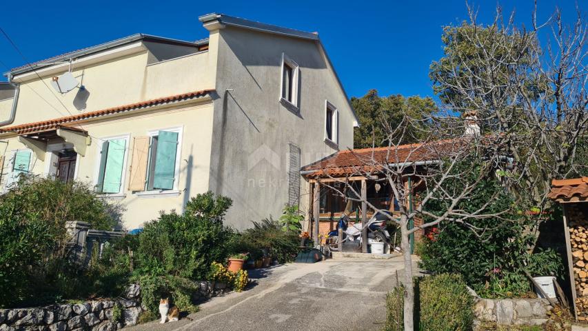 CRIKVENICA, Apartmenthaus voller Potenzial, Aussicht, Garten