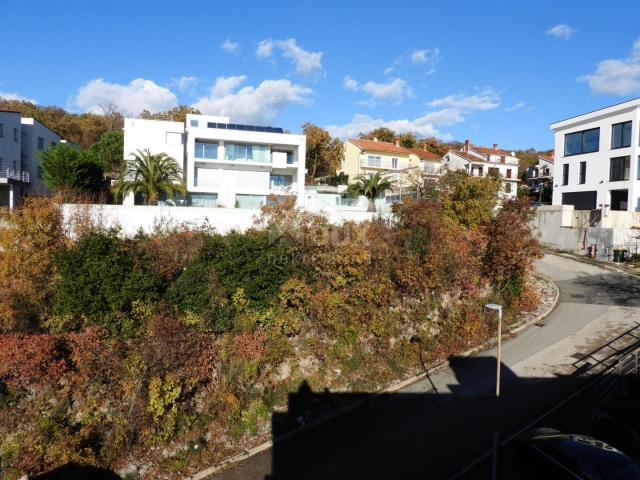 OPATIJA, PAVLOVAC- građevinsko zemljište 1420 m2 s panoramskim pogledom na more za stambenu zgradu-s