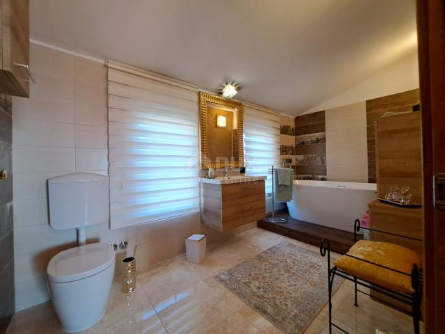 OPATIJA, KASTAV - Vila/kuća, 260 m2 s pogledom, na parceli od 1600 m2