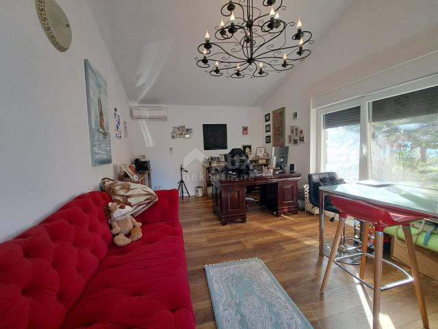 OPATIJA, KASTAV - Vila/kuća, 260 m2 s pogledom, na parceli od 1600 m2