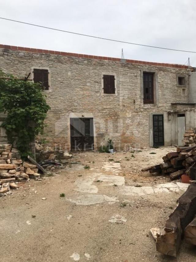 ISTRIA, KANFANAR - Renovation of a semi-detached stone house in the center has begun