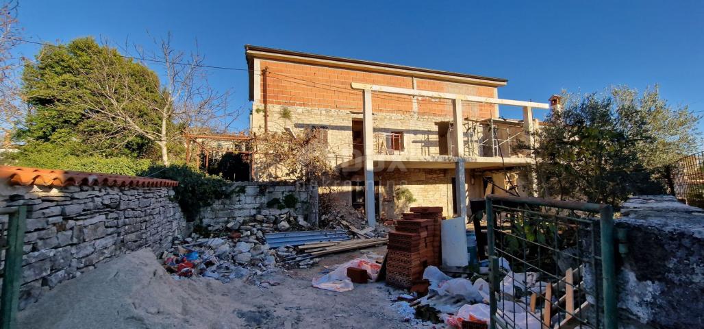 ISTRIA, KANFANAR - Renovation of a semi-detached stone house in the center has begun