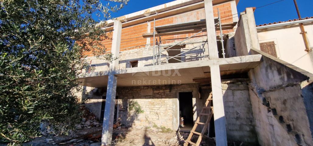 ISTRIA, KANFANAR - Renovation of a semi-detached stone house in the center has begun