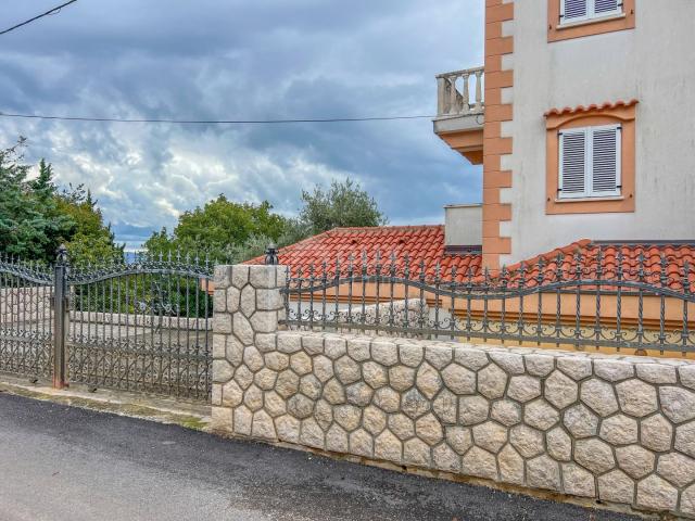 CRIKVENICA, KAČJAK - powerful villa of 800m2, second row to the sea on a plot of 2000m2