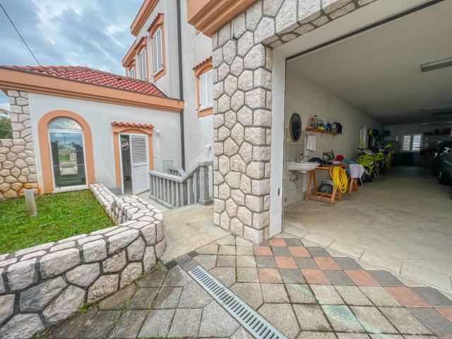 CRIKVENICA, KAČJAK - powerful villa of 800m2, second row to the sea on a plot of 2000m2