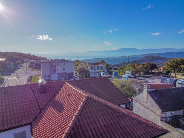 RIJEKA, HRELJIN – neues Haus mit zwei großen Wohnungen mit Swimmingpool, Parkplatz, Garten und Teilb