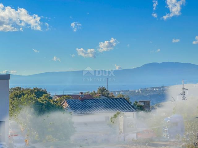 RIJEKA, HRELJIN – neues Haus mit zwei großen Wohnungen mit Swimmingpool, Parkplatz, Garten und Teilb