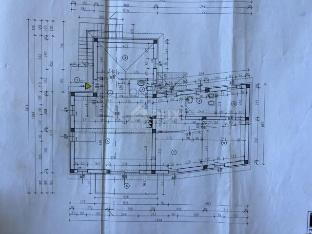 RIJEKA, HRELJIN – neues Haus mit zwei großen Wohnungen mit Swimmingpool, Parkplatz, Garten und Teilb