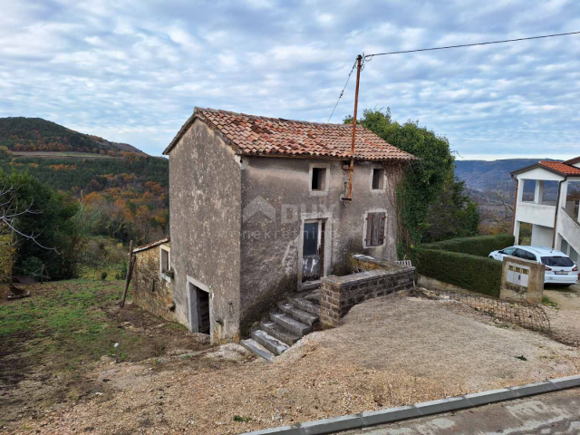 ISTRA, MOTOVUN - Samostojeća kamena starina s pogledom na Motovun i glavnim projektom za obnovu