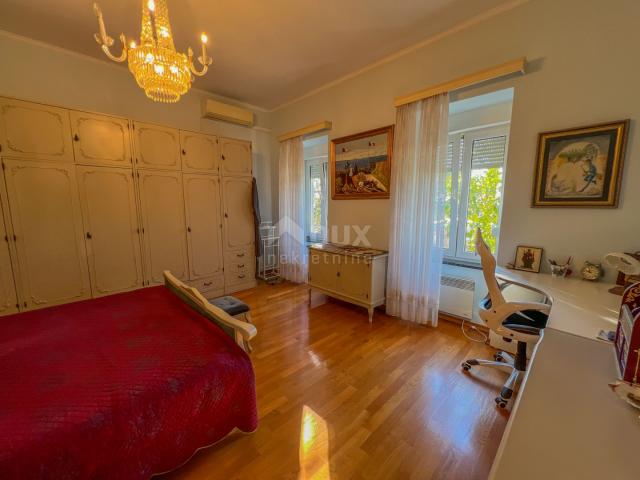 RIJEKA, KANTRIDA - excellent private house 200 meters from the sea with a garden of 1400m2