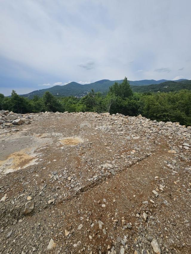 OPATIJA, MATULJI- građevinsko zemljište 1200m2 u komercijalnoj zoni za poslovni prostor / halu