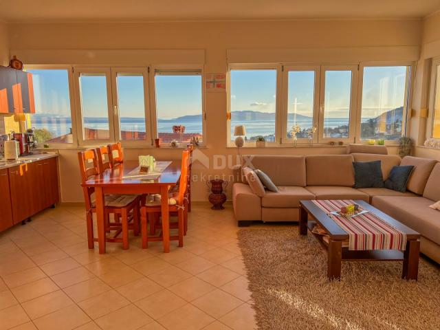 OPATIJA, IČIĆI – größeres Apartment mit Terrasse, Panoramablick auf das Meer, 250 Meter vom Strand e