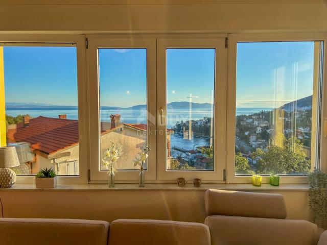 OPATIJA, IČIĆI – größeres Apartment mit Terrasse, Panoramablick auf das Meer, 250 Meter vom Strand e