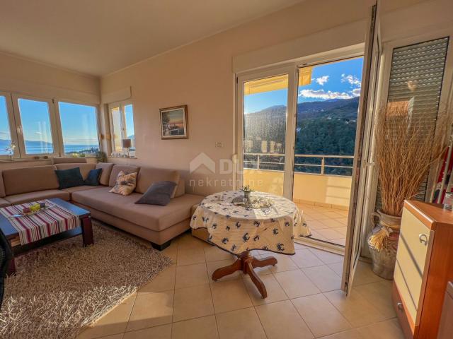 OPATIJA, IČIĆI – größeres Apartment mit Terrasse, Panoramablick auf das Meer, 250 Meter vom Strand e