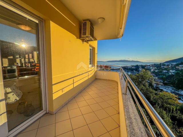 OPATIJA, IČIĆI – größeres Apartment mit Terrasse, Panoramablick auf das Meer, 250 Meter vom Strand e