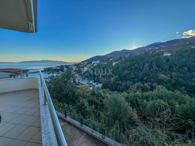 OPATIJA, IČIĆI – größeres Apartment mit Terrasse, Panoramablick auf das Meer, 250 Meter vom Strand e