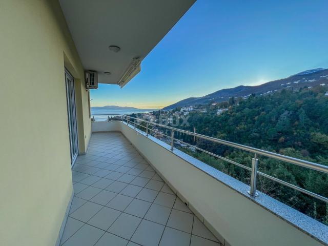 OPATIJA, IČIĆI – größeres Apartment mit Terrasse, Panoramablick auf das Meer, 250 Meter vom Strand e