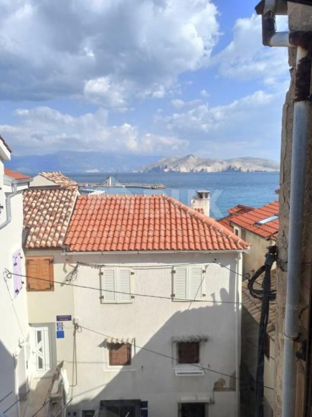 OTOK KRK, BAŠKA -  Dvoetažni stan blizu mora