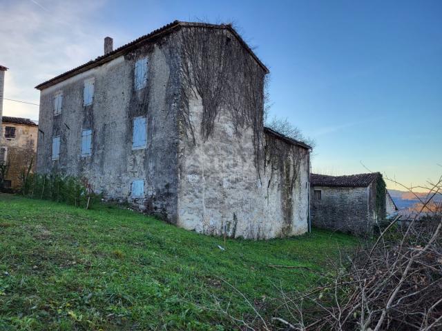 ISTRIEN, MOTOVUN - Freistehendes antikes Haus zur Anpassung