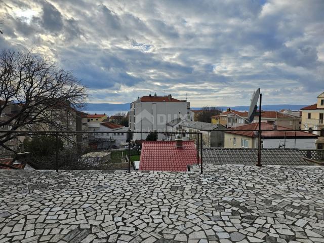 NOVI VINODOLSKI, CENTAR - TOP LOKACIJA! Kuća s velikim potencijalom