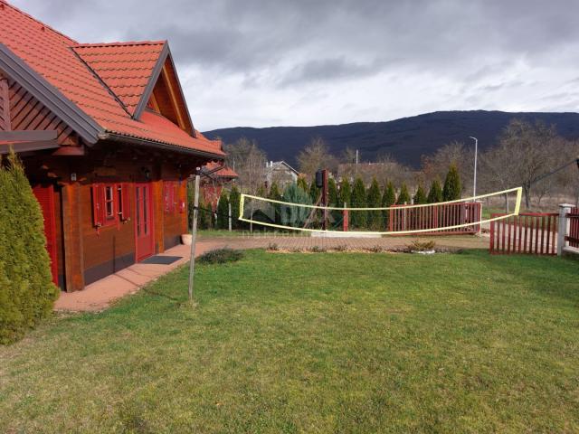 OTOČAC, LIČKO LEŠČE - Haus in der Natur mit Schwimmbad