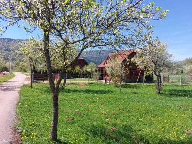 OTOČAC, LIČKO LEŠČE - Haus in der Natur mit Schwimmbad