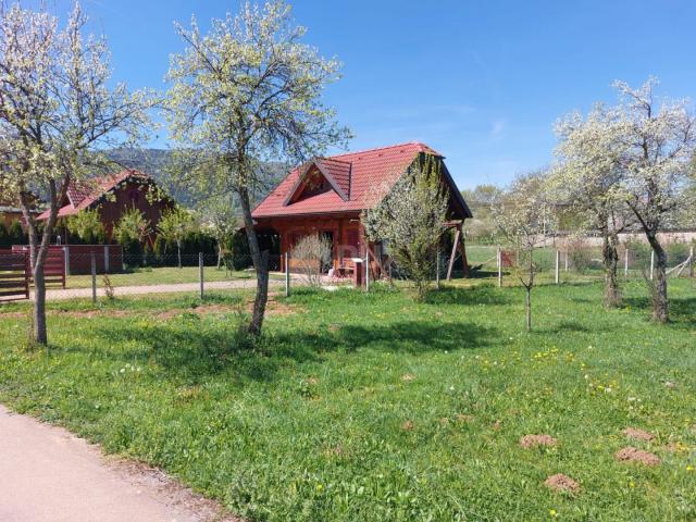 OTOČAC, LIČKO LEŠČE - Haus in der Natur mit Schwimmbad