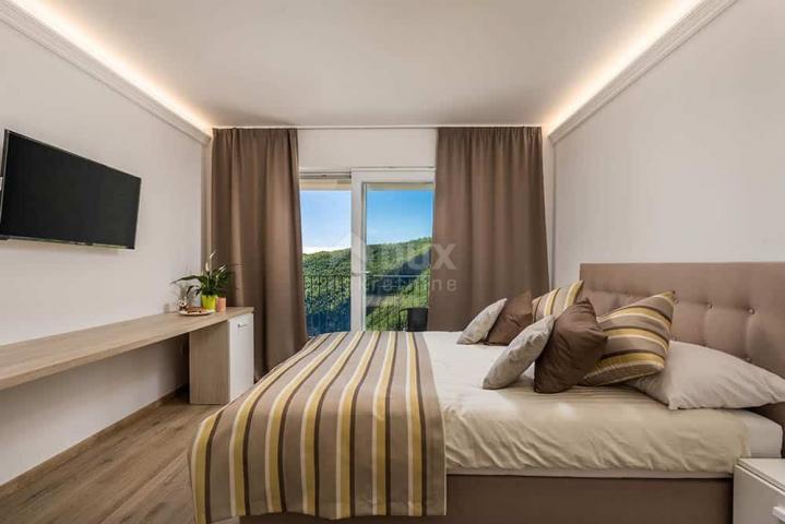 OPATIJA, LOVRANSKA DRAGA - Apartmentvilla 600m2 und Restaurant mit Panoramablick in einer Oase der R