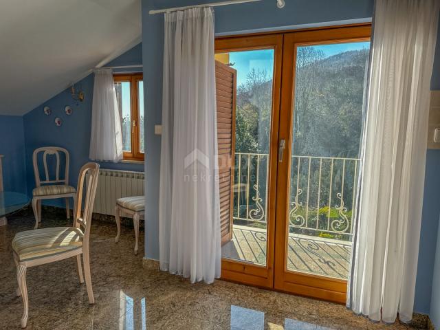 OPATIJA, LOVRAN - elegant apartment of 91m2 in a house, 300m from the sea, view, terrace