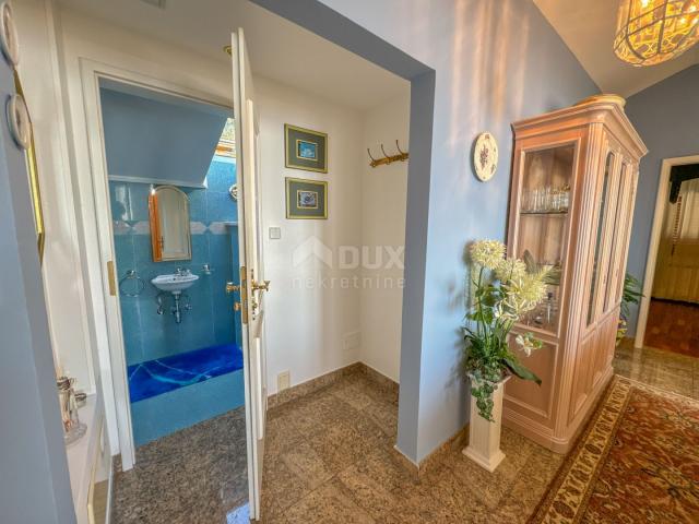 OPATIJA, LOVRAN - elegant apartment of 91m2 in a house, 300m from the sea, view, terrace