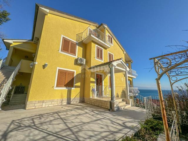 OPATIJA, LOVRAN - elegant apartment of 91m2 in a house, 300m from the sea, view, terrace