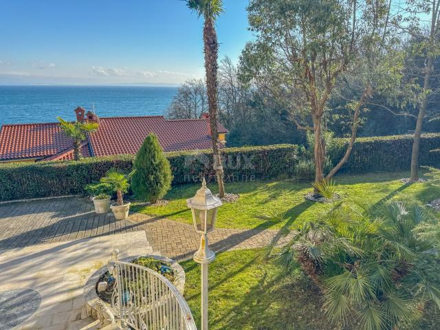 OPATIJA, LOVRAN - elegant apartment of 91m2 in a house, 300m from the sea, view, terrace