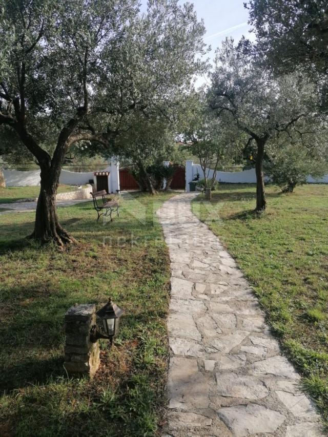 ISTRIA, GALIŽANA - A unique rustic house with a view of the Brijuni Islands!