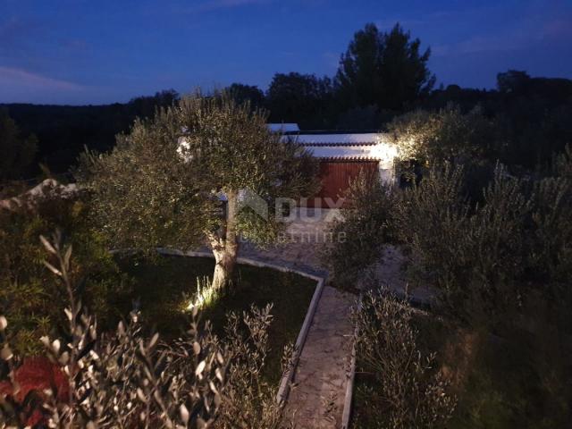 ISTRIA, GALIŽANA - A unique rustic house with a view of the Brijuni Islands!