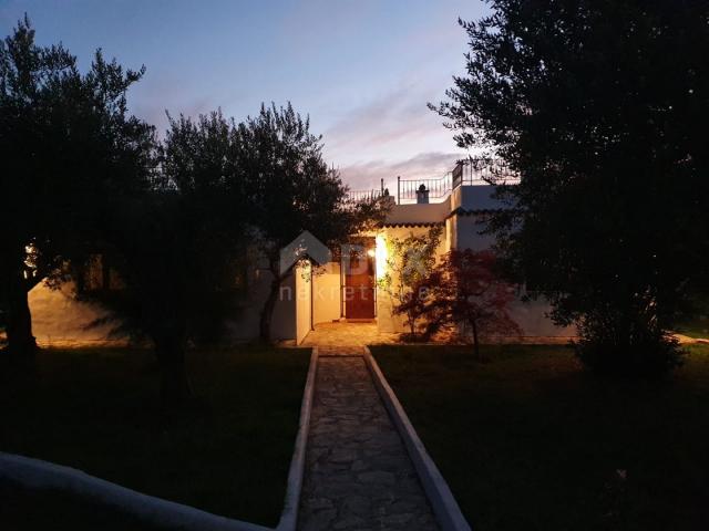 ISTRIA, GALIŽANA - A unique rustic house with a view of the Brijuni Islands!