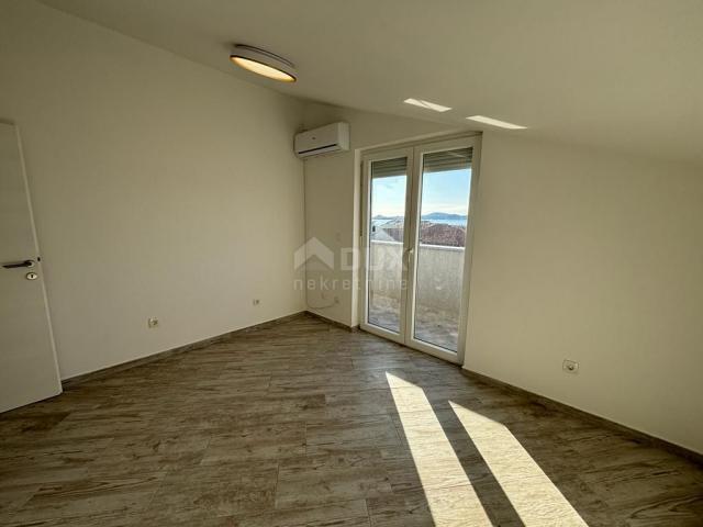 ZADAR, TURANJ - attic apartment with garden