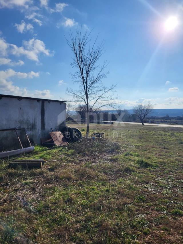 BIOGRAD, RAŠTANE GORNJE- Kamena kuća na parceli od 2300 m2