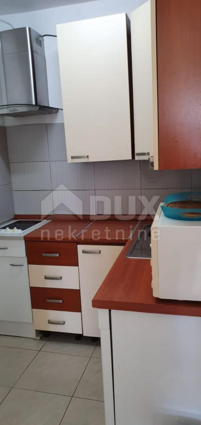 NOVI VINODOLSKI - kuća u mirnom pređelu s 5 apartmana