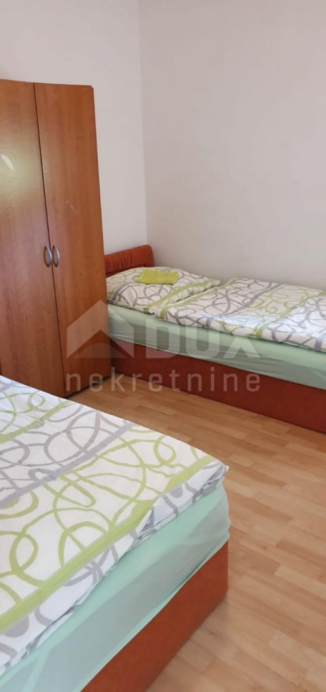 NOVI VINODOLSKI - kuća u mirnom pređelu s 5 apartmana