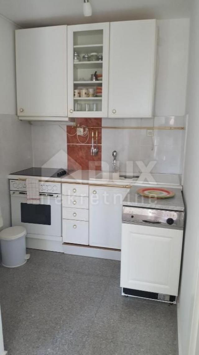 NOVI VINODOLSKI - kuća u mirnom pređelu s 5 apartmana