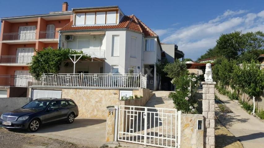 NOVI VINODOLSKI - kuća u mirnom pređelu s 5 apartmana