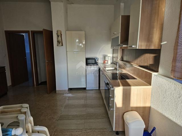 RAB ISLAND, BARBAT - Apartment on the ground floor with parking and a shared pool